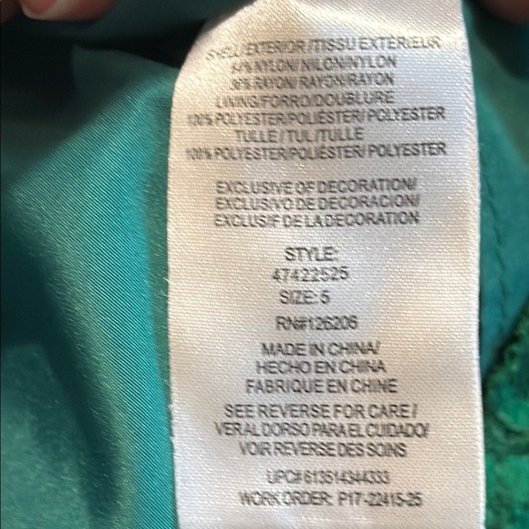 Laura Ashley London Girls 5 Green Lace Dress with Puff Sleeves - Picture 11 of 12